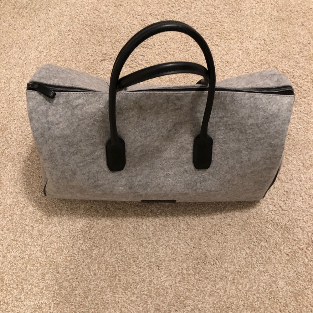Kenneth Cole gray duffle bag
